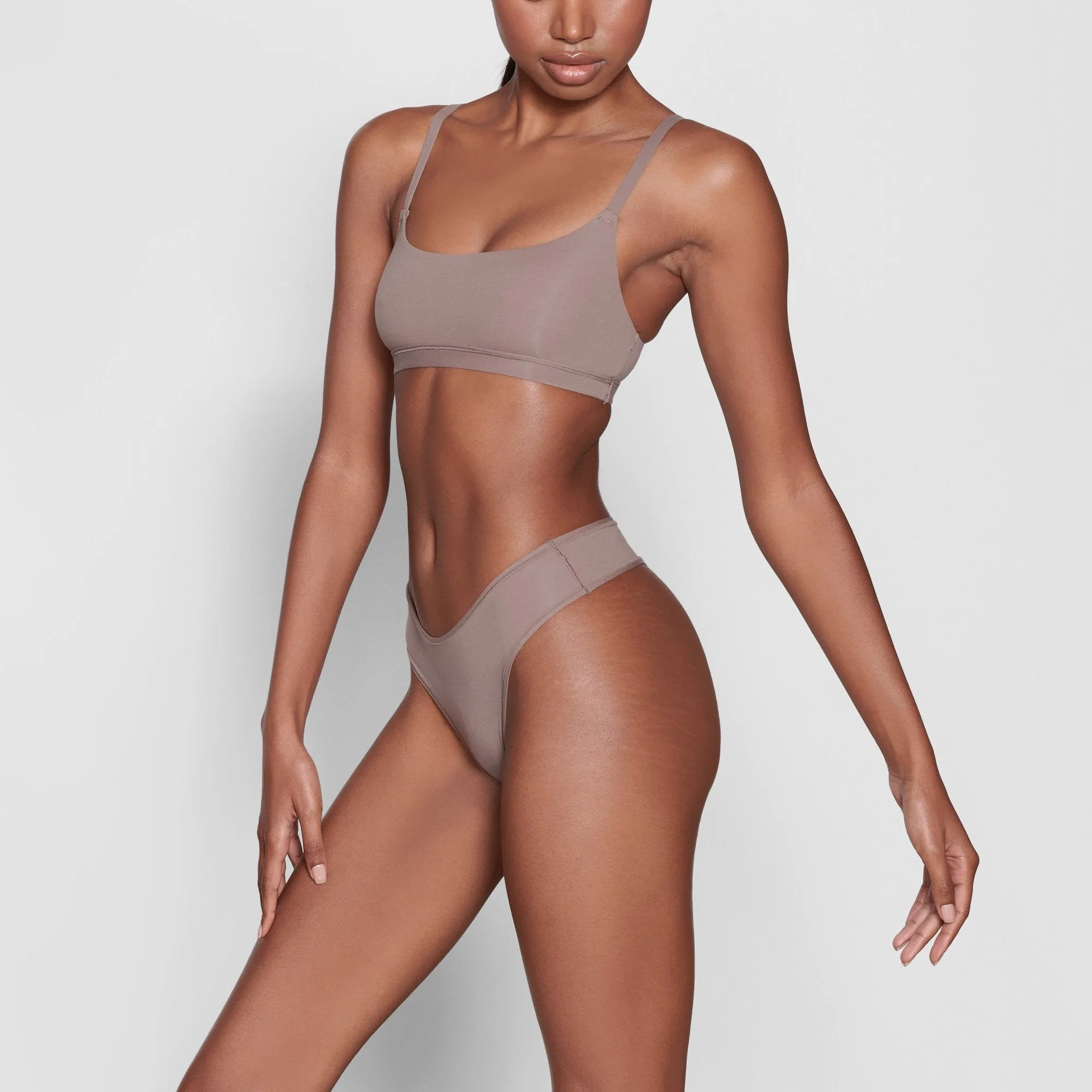 FITS EVERYBODY THONG | UMBER