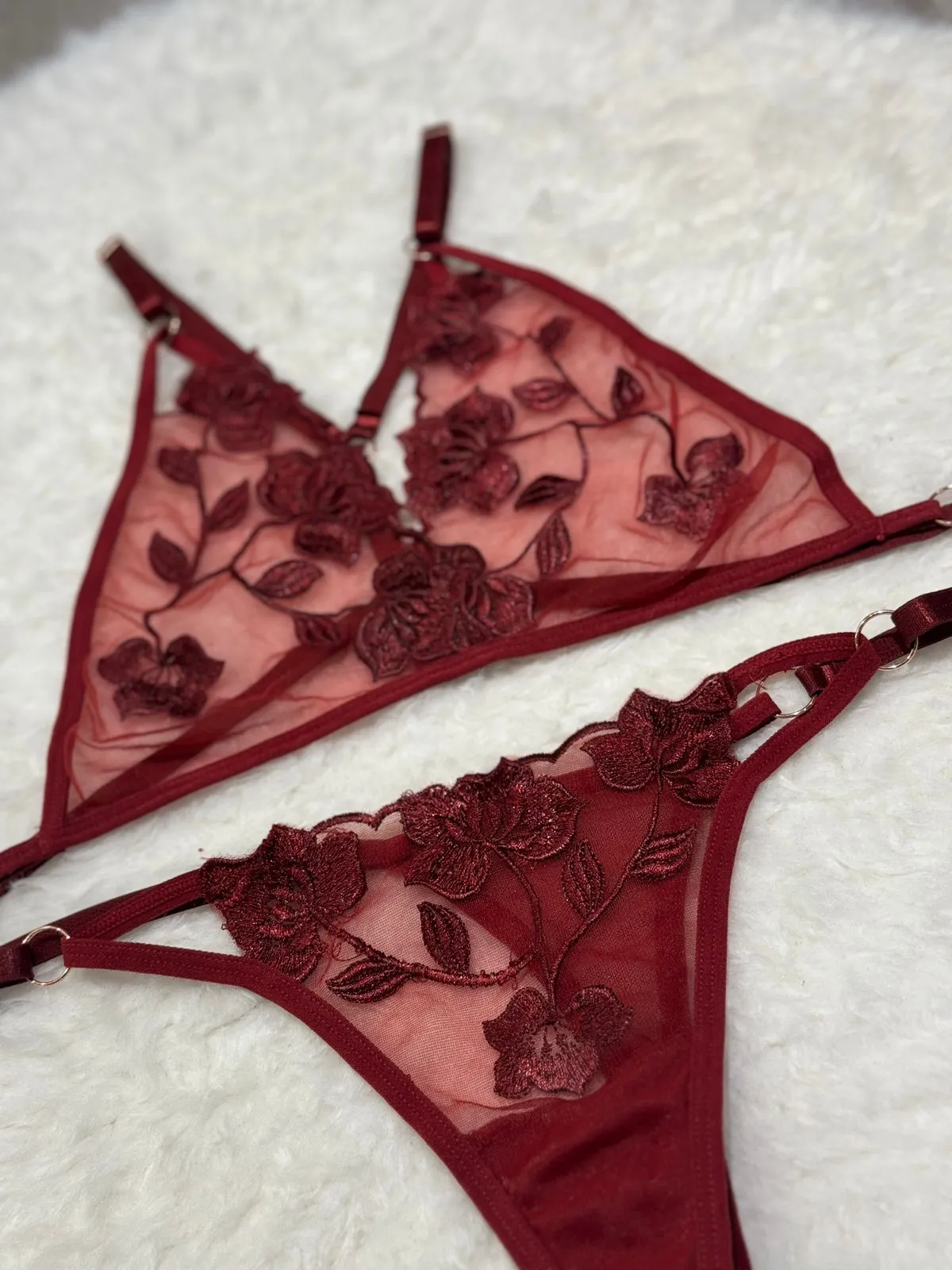 Sajiero Spot Flowers Embroidery Bikini